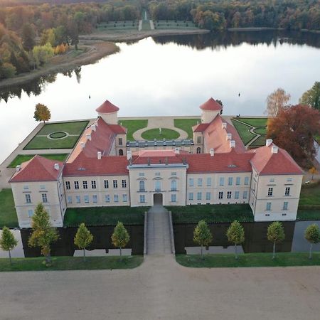 Loggiahaus Am Schloss, 5 Ferienwohnungen, Teils Mit Schloss- Und Seeblick Rheinsberg Luaran gambar