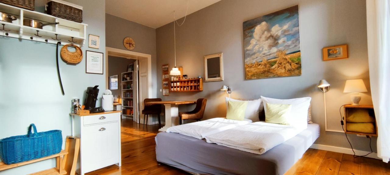 Loggiahaus Am Schloss, 5 Ferienwohnungen, Teils Mit Schloss- Und Seeblick Rheinsberg Luaran gambar