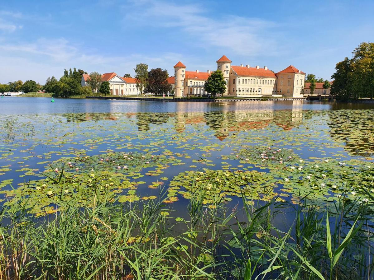 Loggiahaus Am Schloss, 5 Ferienwohnungen, Teils Mit Schloss- Und Seeblick Rheinsberg Luaran gambar