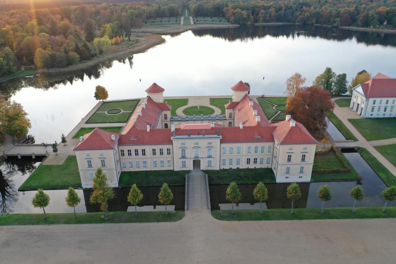 Loggiahaus Am Schloss, 5 Ferienwohnungen, Teils Mit Schloss- Und Seeblick Rheinsberg Luaran gambar