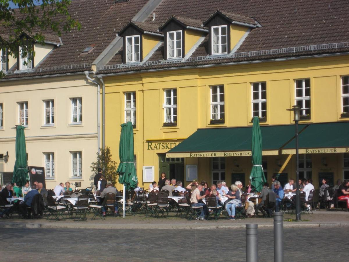 Loggiahaus Am Schloss, 5 Ferienwohnungen, Teils Mit Schloss- Und Seeblick Rheinsberg Luaran gambar